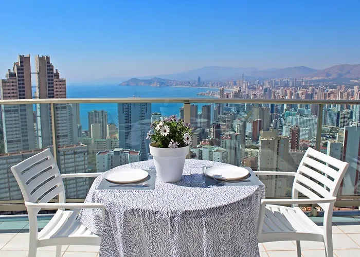 Apartamento de Lujo con terraza privada y vistas al mar en Torre Lúgano